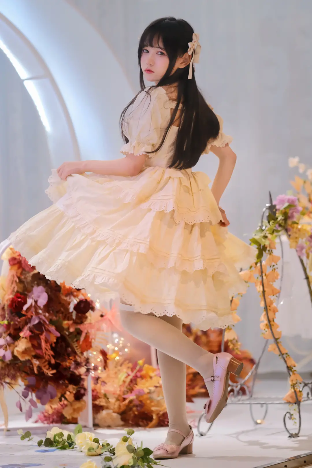 五彩斑斓的世界中唯一的洁白——芙拉小姐