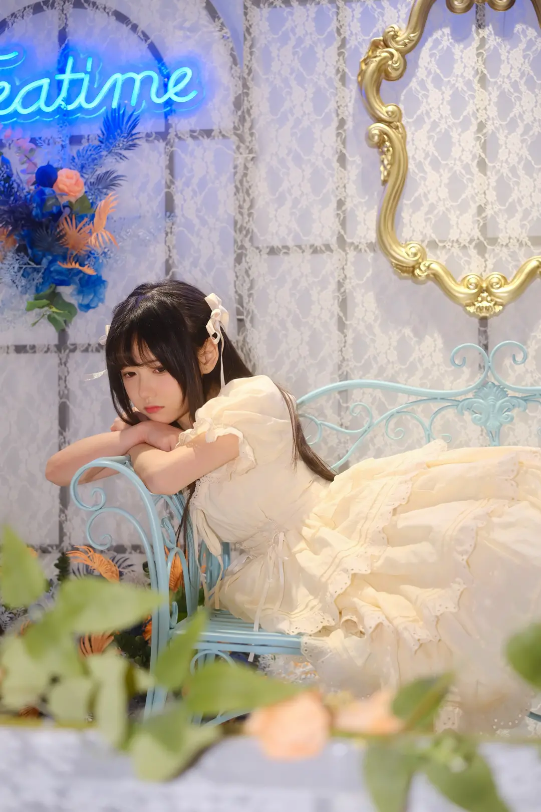 五彩斑斓的世界中唯一的洁白——芙拉小姐